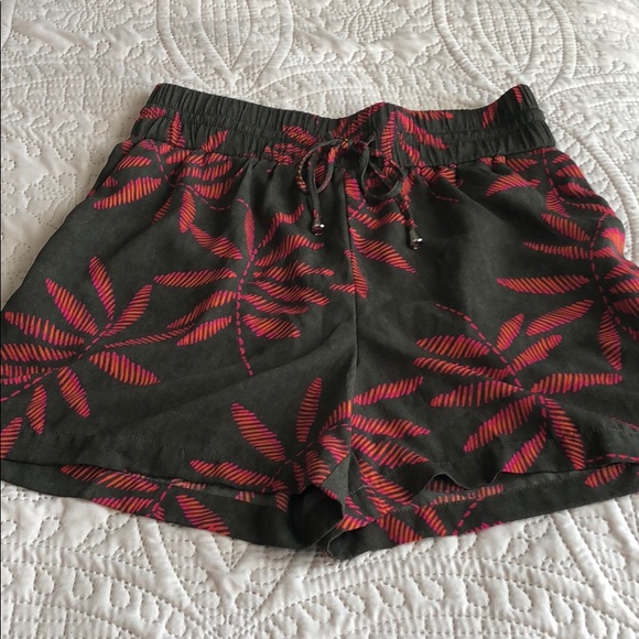 a new day Pants - Tropical High Waist Shorts Women’s M